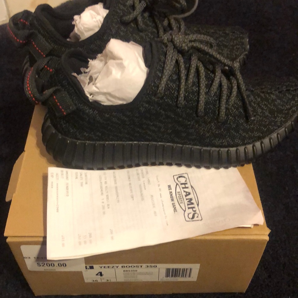 NEW authentic Yeezy Boost 350 Pirates